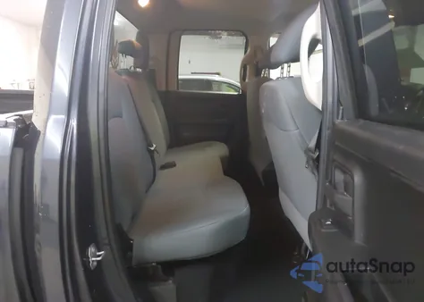 2018 Ram 1500 Express 4X4 6'4 Box z USA, uszkodzony, nr VIN 1C6RR7FG6JS308555